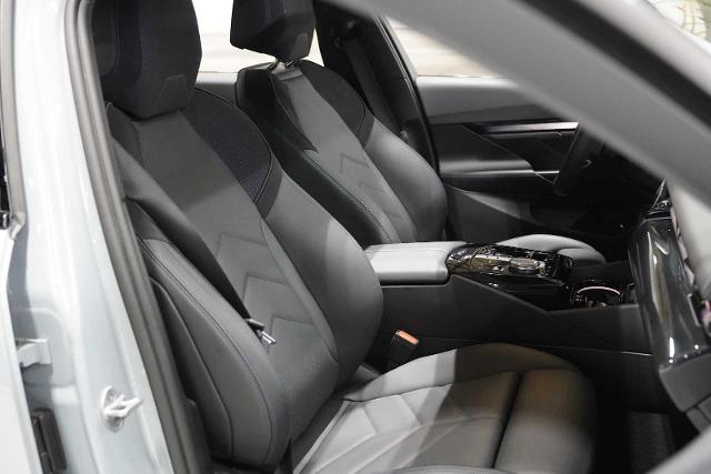 2025 BMW 540i xDrive Vehicle Photo in GRAPEVINE, TX 76051