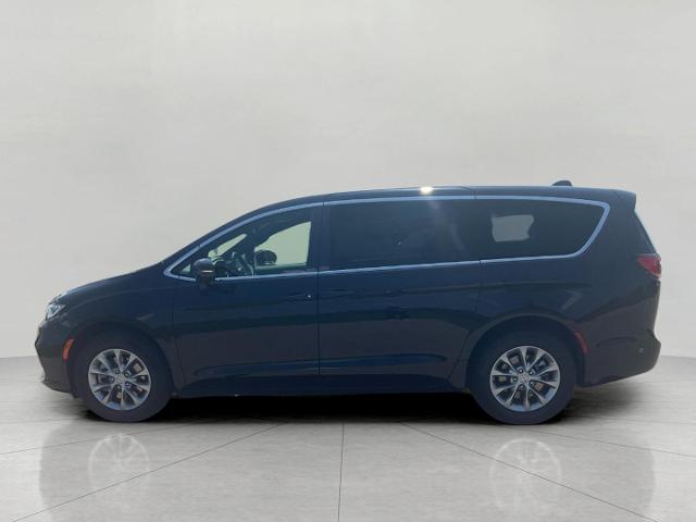 2025 Chrysler Pacifica Vehicle Photo in Kaukauna, WI 54130