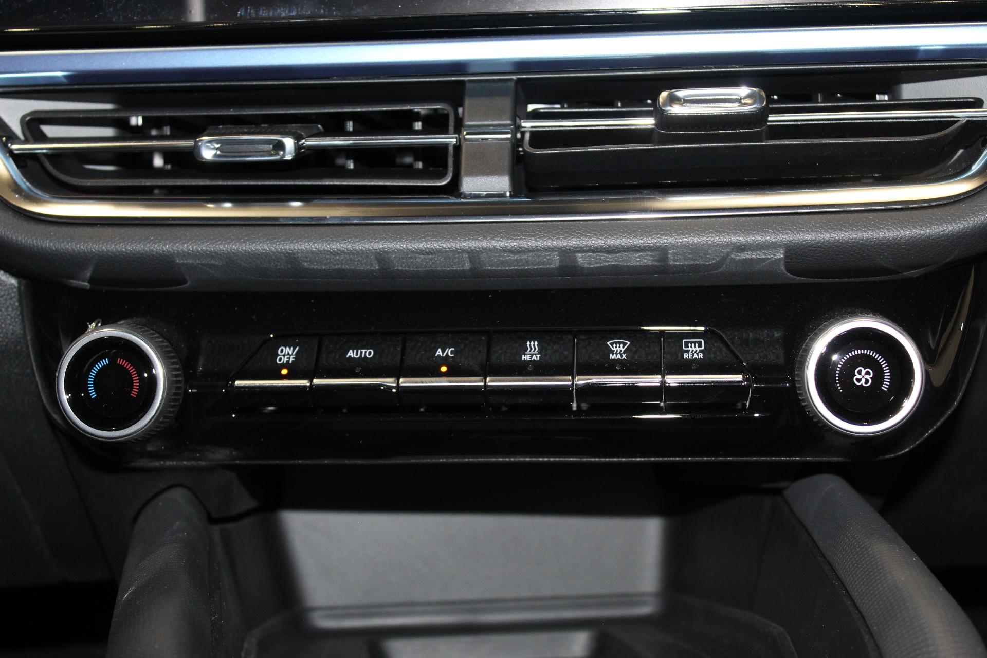 2025 Chevrolet Equinox EV Vehicle Photo in NORTHAMPTON, MA 01060-1120