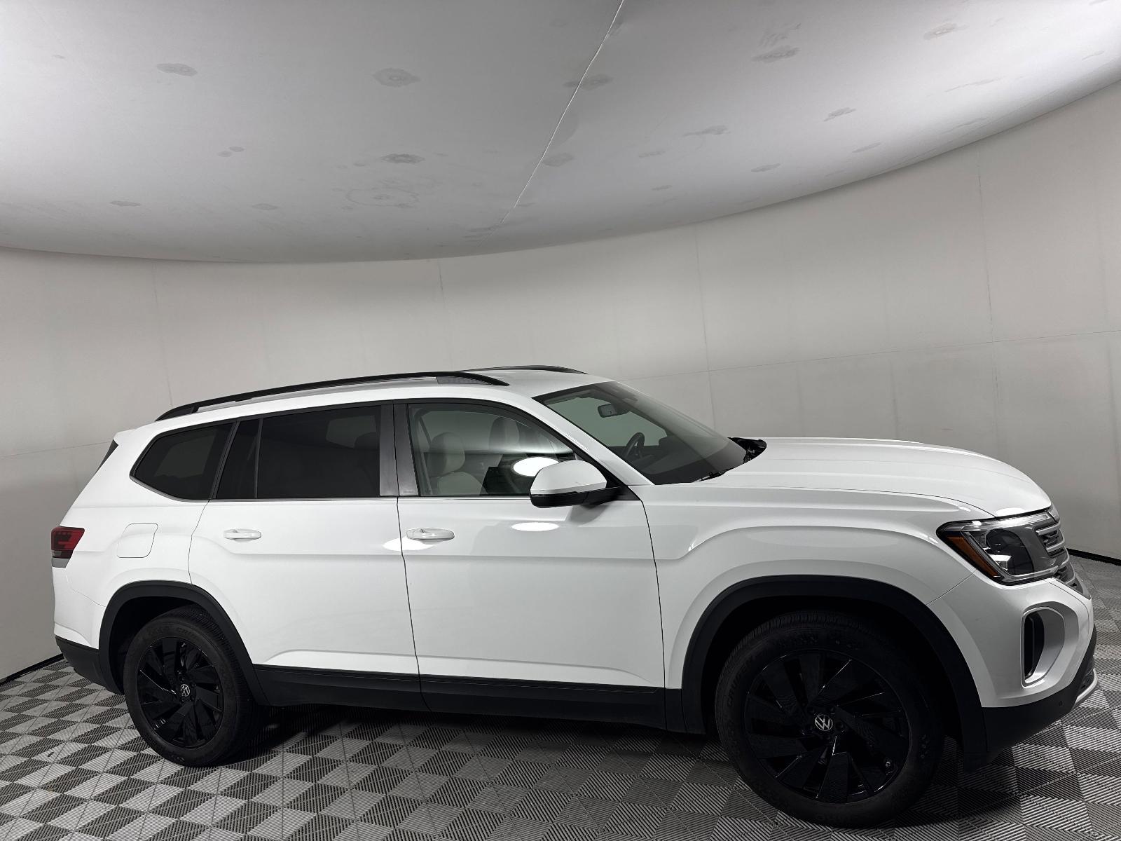 2024 Volkswagen Atlas Vehicle Photo in Georgetown, TX 78626