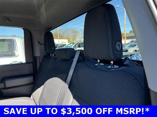 2025 GMC Sierra 3500HD Vehicle Photo in CHICOPEE, MA 01020-5001