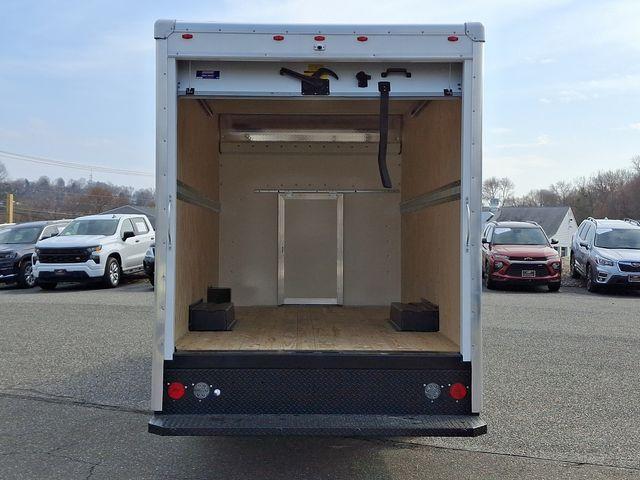 2024 Chevrolet Express Cutaway 3500 Vehicle Photo in DANBURY, CT 06810-5034