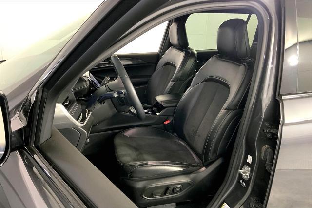 2023 Jeep Grand Cherokee L Vehicle Photo in Lees Summit, MO 64086