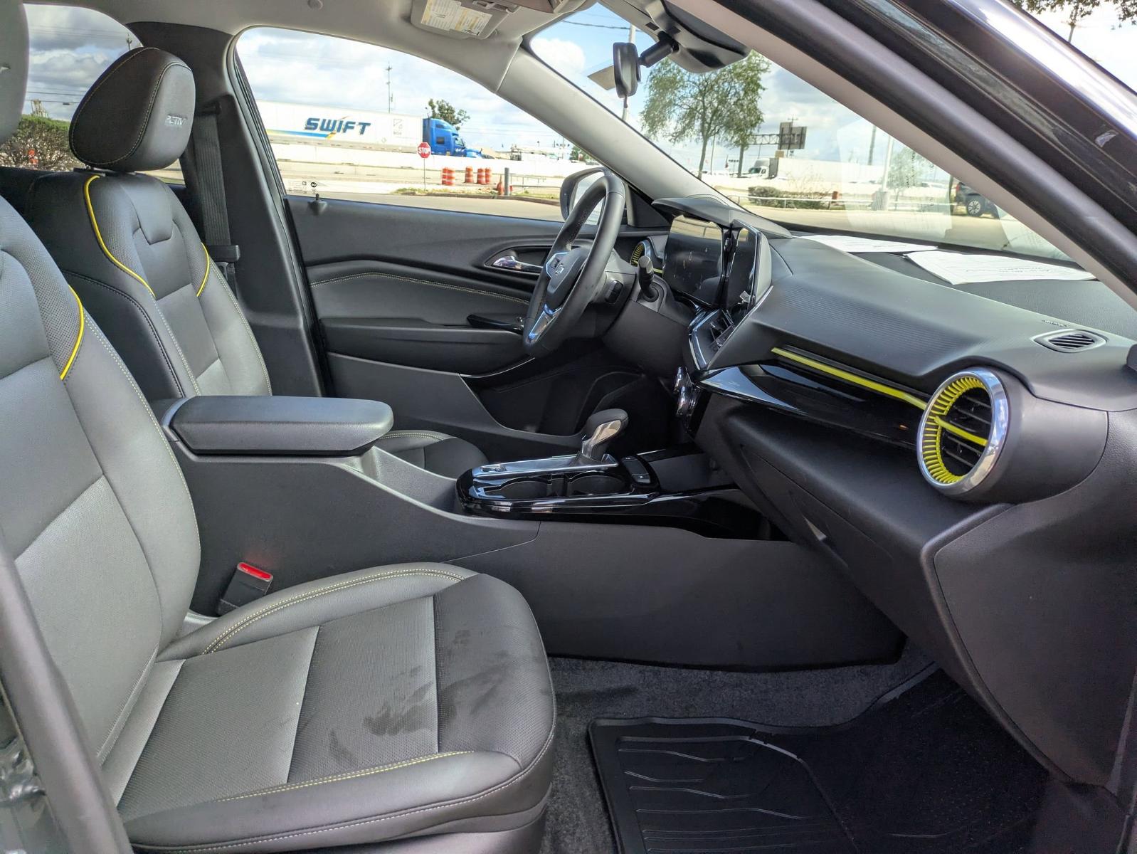 2025 Chevrolet Trax Vehicle Photo in SELMA, TX 78154-1460