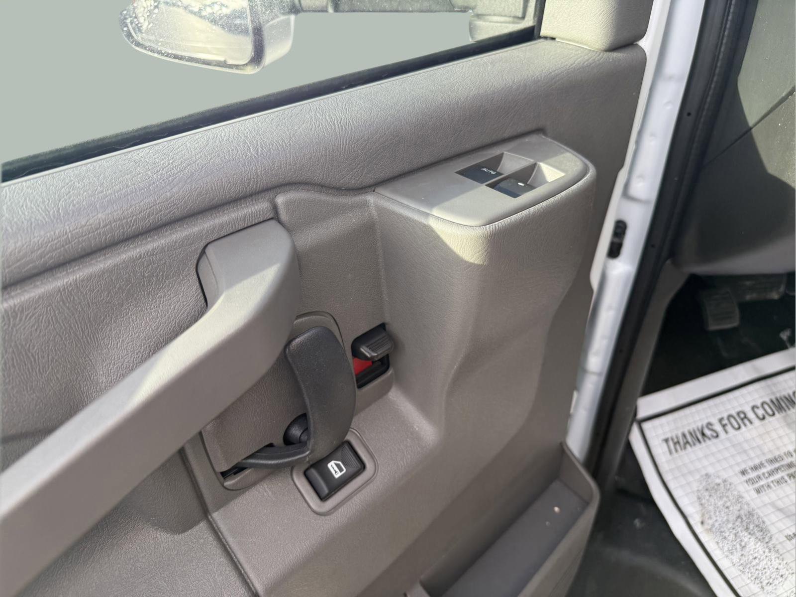 2024 Chevrolet Express Cutaway 3500 Vehicle Photo in GEORGETOWN, TX 78626-7508
