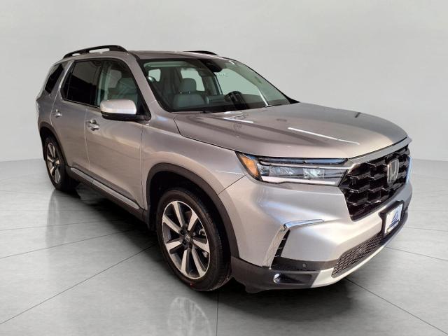 2025 Honda Pilot Vehicle Photo in Oshkosh, WI 54904