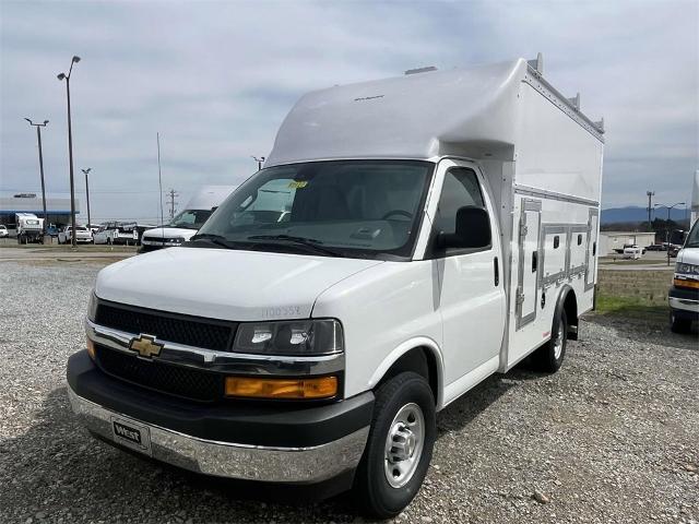 2025 Chevrolet Express Cutaway 3500 Vehicle Photo in ALCOA, TN 37701-3235