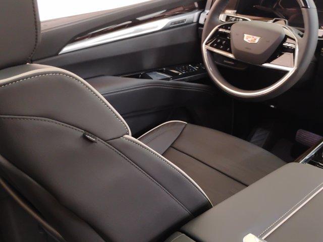 2025 Cadillac Escalade Vehicle Photo in PINEVILLE, NC 28134-8495