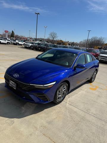 2024 Hyundai ELANTRA Vehicle Photo in Peoria, IL 61615