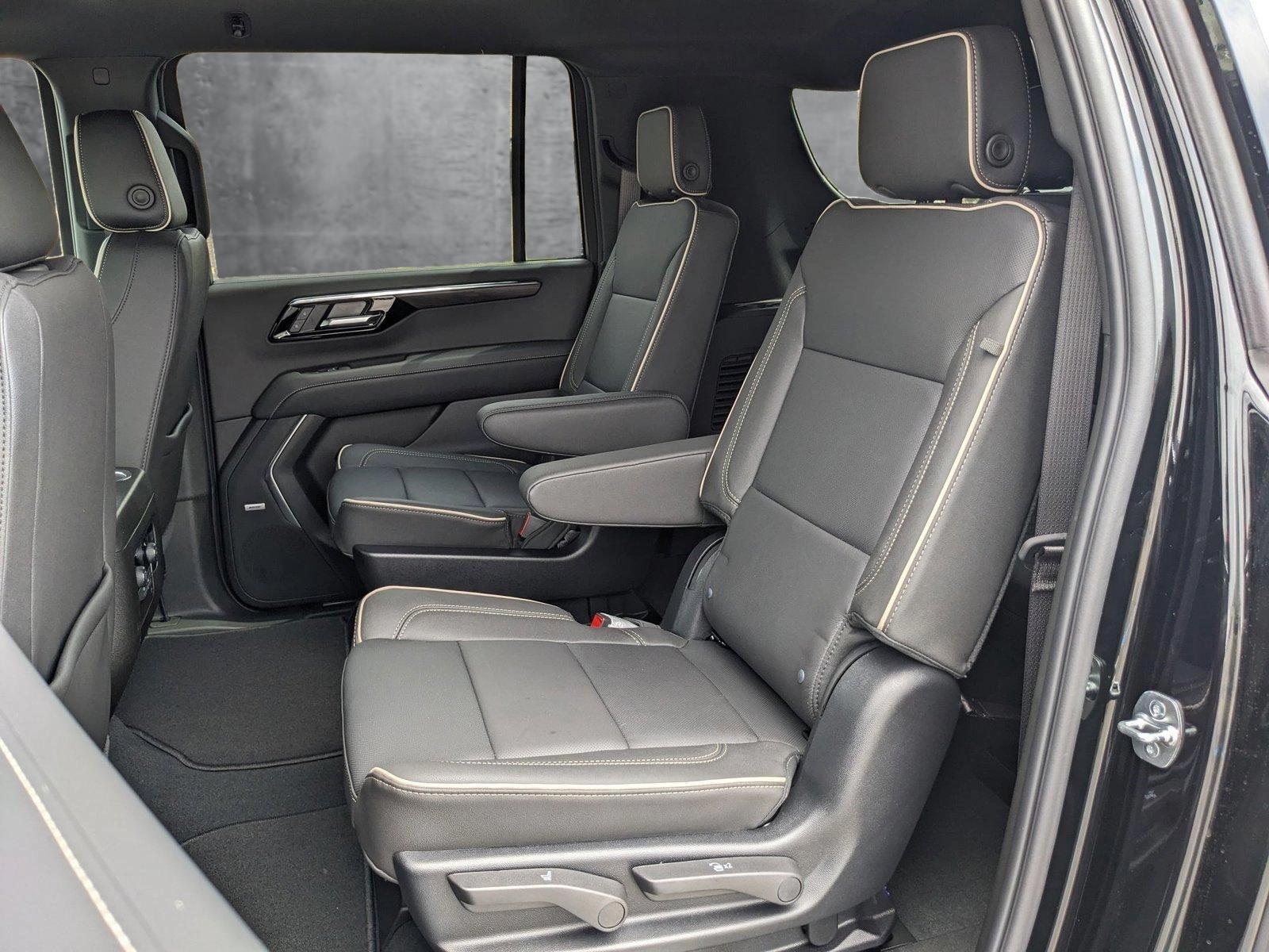 2025 Chevrolet Suburban Vehicle Photo in HOUSTON, TX 77034-5009
