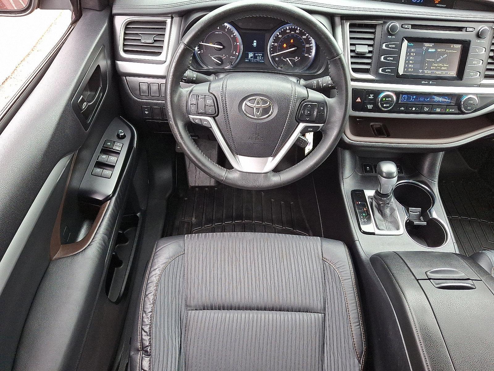 2015 Toyota Highlander Vehicle Photo in BETHLEHEM, PA 18017-9401