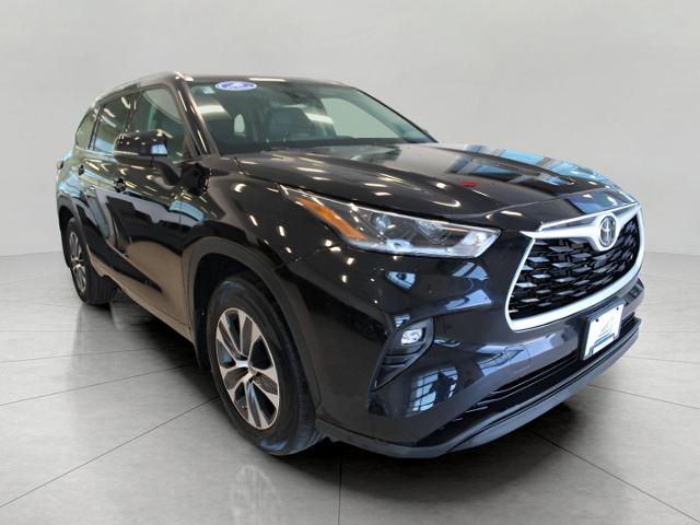 2021 Toyota Highlander Vehicle Photo in Green Bay, WI 54304