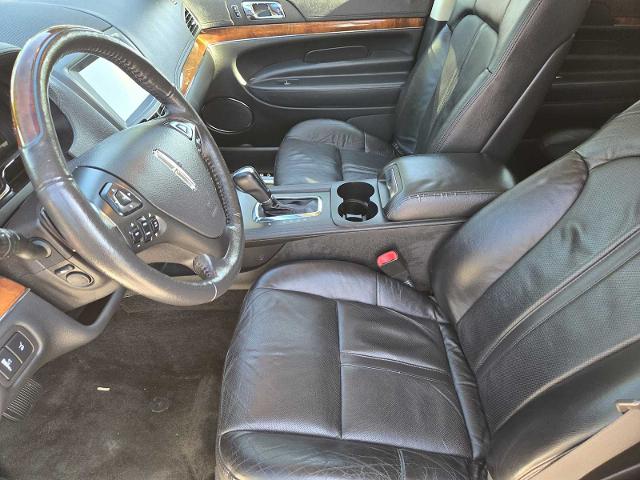 2017 Lincoln MKT Vehicle Photo in DENTON, TX 76210-9321