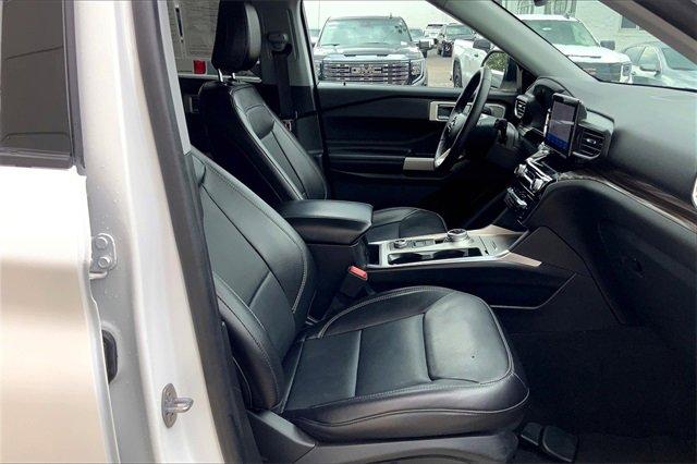 2023 Ford Explorer Vehicle Photo in TOPEKA, KS 66609-0000