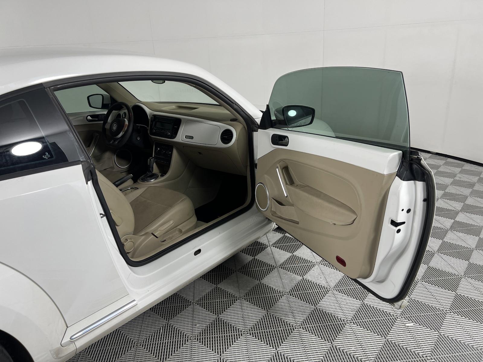 2013 Volkswagen Beetle Coupe Vehicle Photo in Georgetown, TX 78626