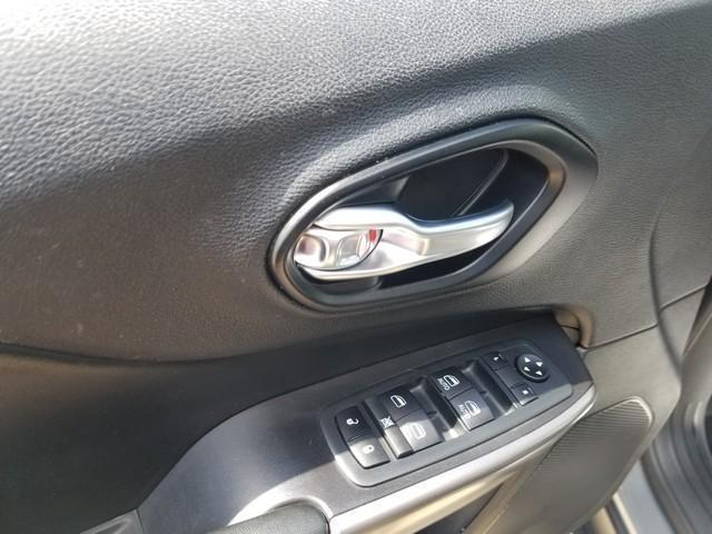 2021 Jeep Cherokee Vehicle Photo in ELYRIA, OH 44035-6349