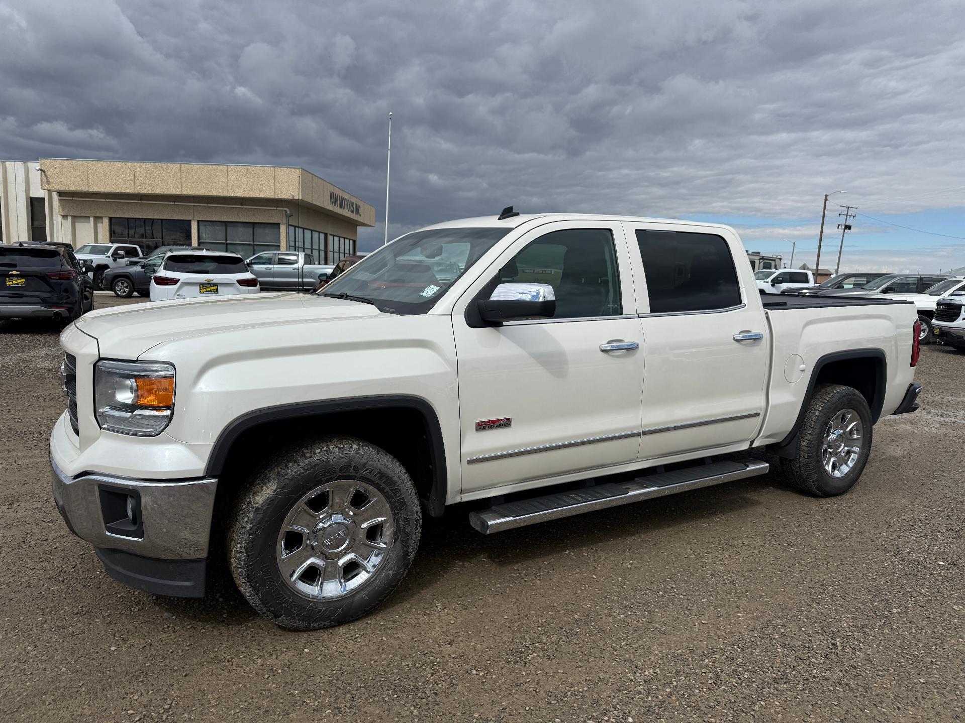 White 2014 GMC Sierra 1500 SLT Crew Cab 4WD Pickup Truck Four-Wheel Drive 6-Speed Automatic