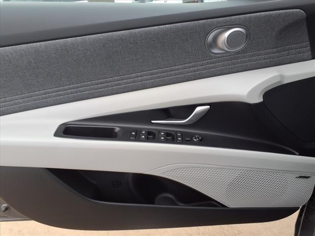 2025 Hyundai ELANTRA Vehicle Photo in Peoria, IL 61615