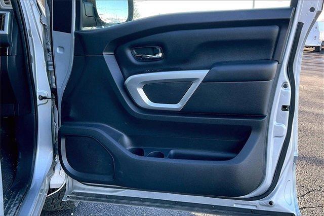 2017 Nissan Titan Vehicle Photo in INDEPENDENCE, MO 64055-1314