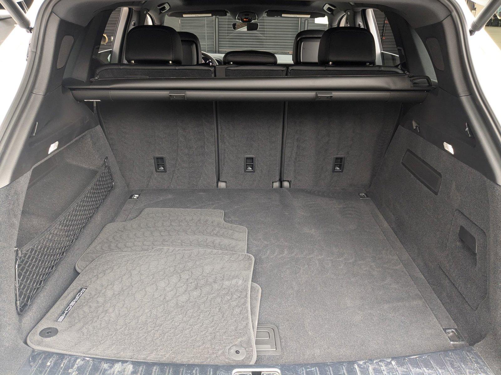 2024 Porsche Cayenne Vehicle Photo in Towson, MD 21204