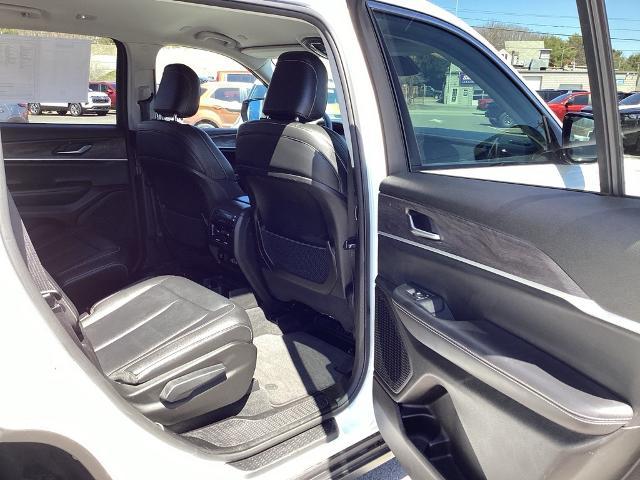 2023 Jeep Grand Cherokee L Vehicle Photo in Gardner, MA 01440