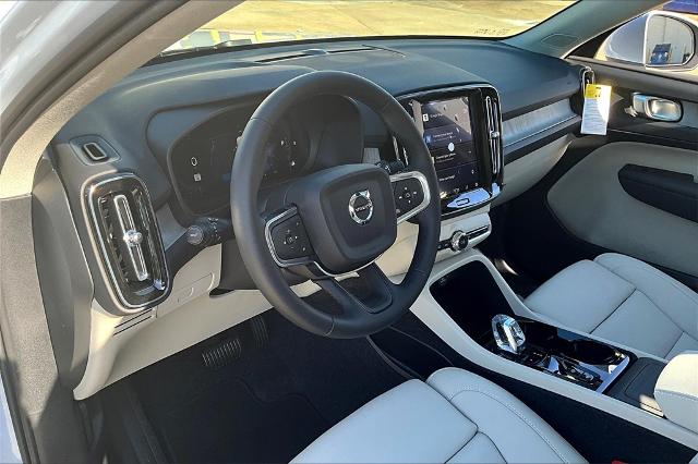 2025 Volvo XC40 Vehicle Photo in Houston, TX 77007