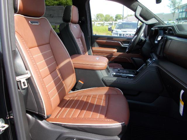 2025 GMC Sierra 3500HD Vehicle Photo in LOWELL, MA 01852-4336