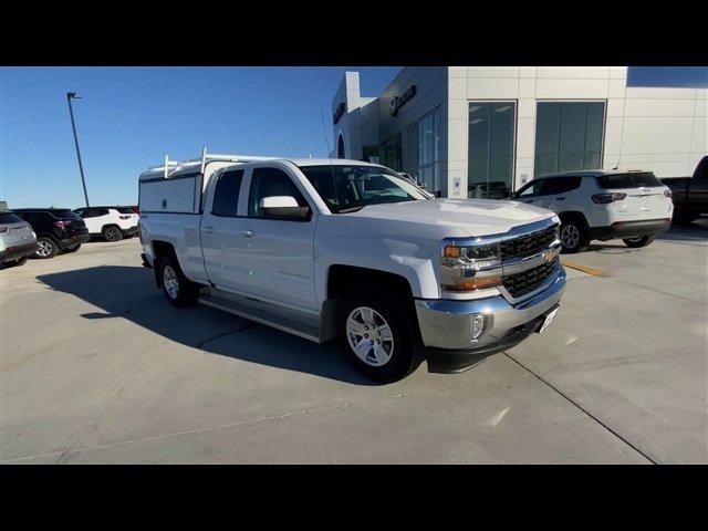 Used 2018 Chevrolet Silverado 1500 LT with VIN 1GCVKRECXJZ210965 for sale in Centralia, MO