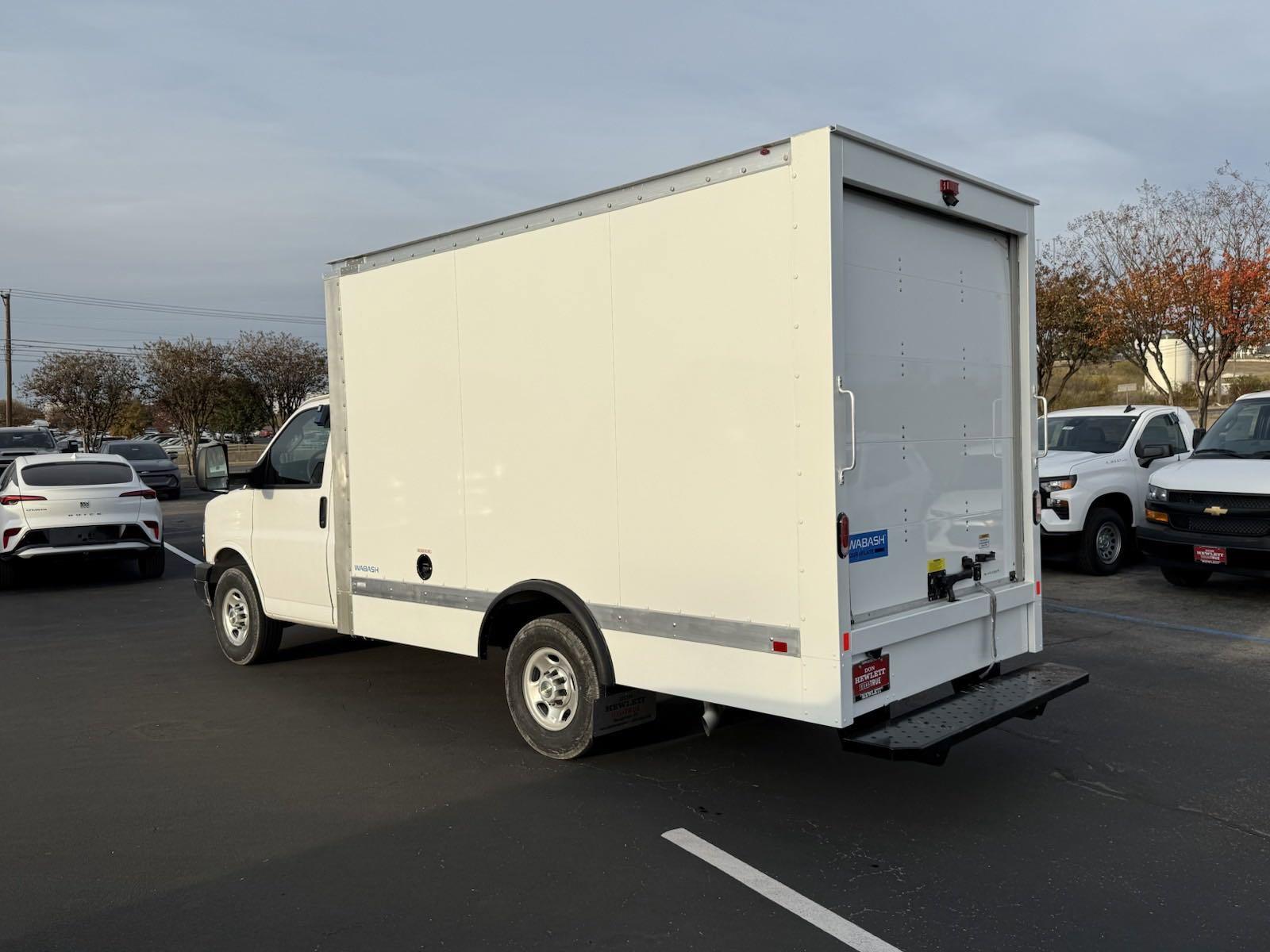 2024 Chevrolet Express Cutaway 3500 Vehicle Photo in GEORGETOWN, TX 78626-7508