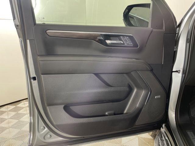 2025 Chevrolet Suburban Vehicle Photo in PHOENIX, AZ 85014-3381