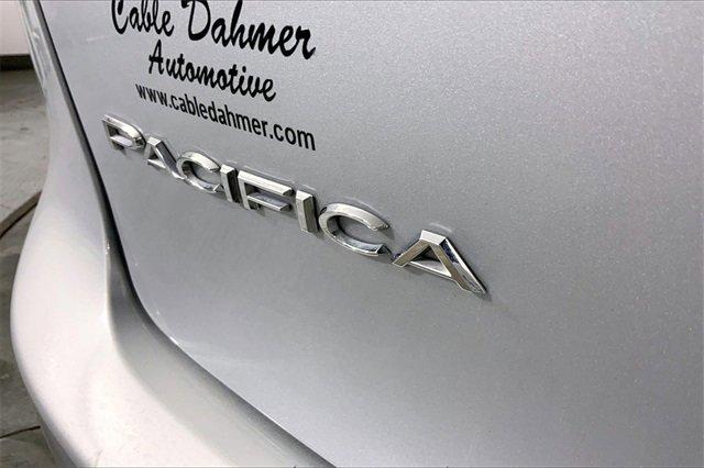 2022 Chrysler Pacifica Vehicle Photo in KANSAS CITY, MO 64114-4502