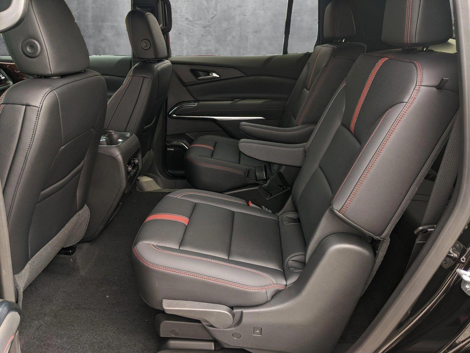 2025 Chevrolet Traverse Vehicle Photo in TIMONIUM, MD 21093-2300