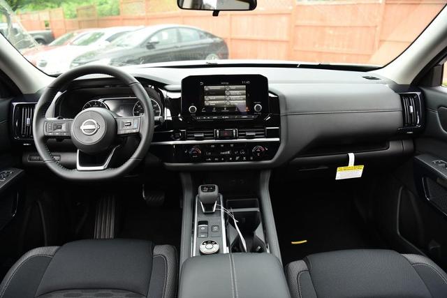 2025 Nissan Pathfinder Vehicle Photo in Ballwin, MO 63011