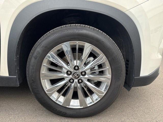 2024 Toyota Grand Highlander Vehicle Photo in ENGLEWOOD, CO 80113-6708