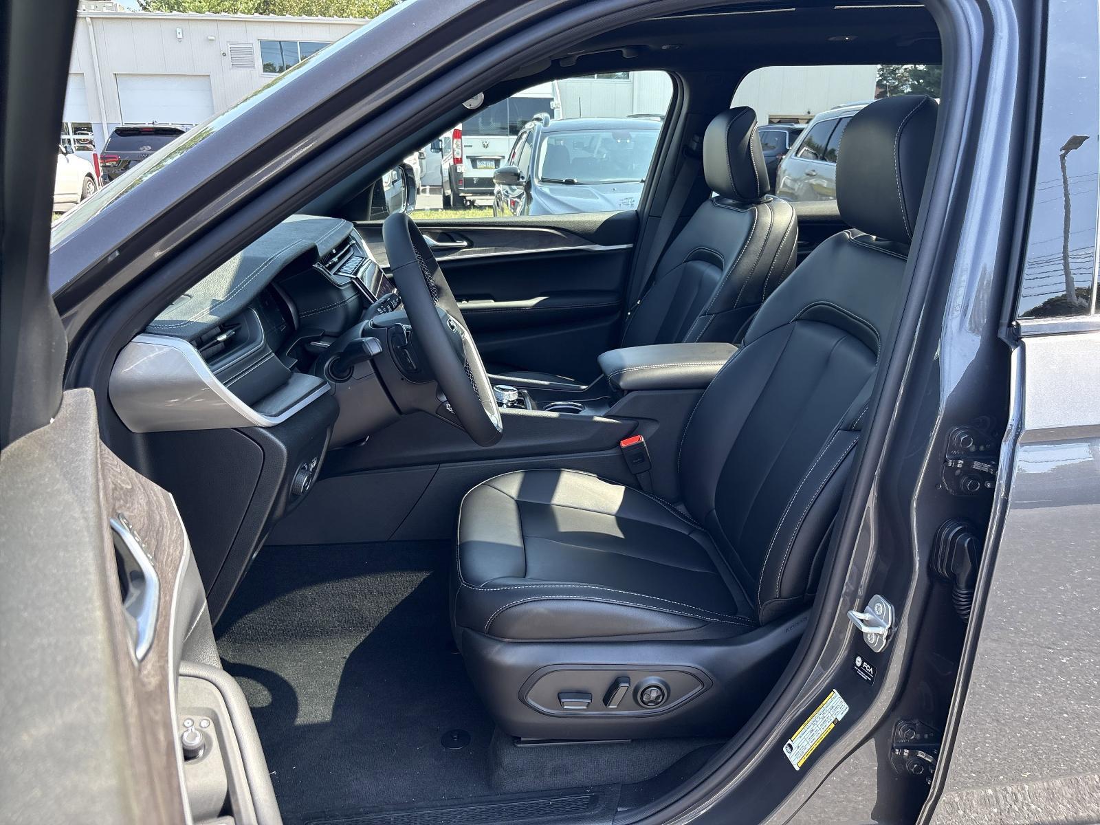 2025 Jeep Grand Cherokee L Vehicle Photo in Mechanicsburg, PA 17050-1707