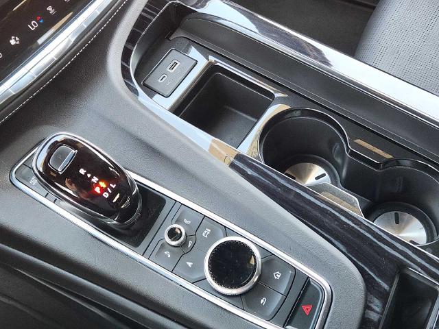 2022 Cadillac Escalade Vehicle Photo in DENTON, TX 76210-9321