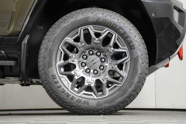 2025 GMC HUMMER EV SUV Vehicle Photo in PUYALLUP, WA 98371-4149