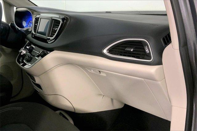 2023 Chrysler Voyager Vehicle Photo in INDEPENDENCE, MO 64055-1314