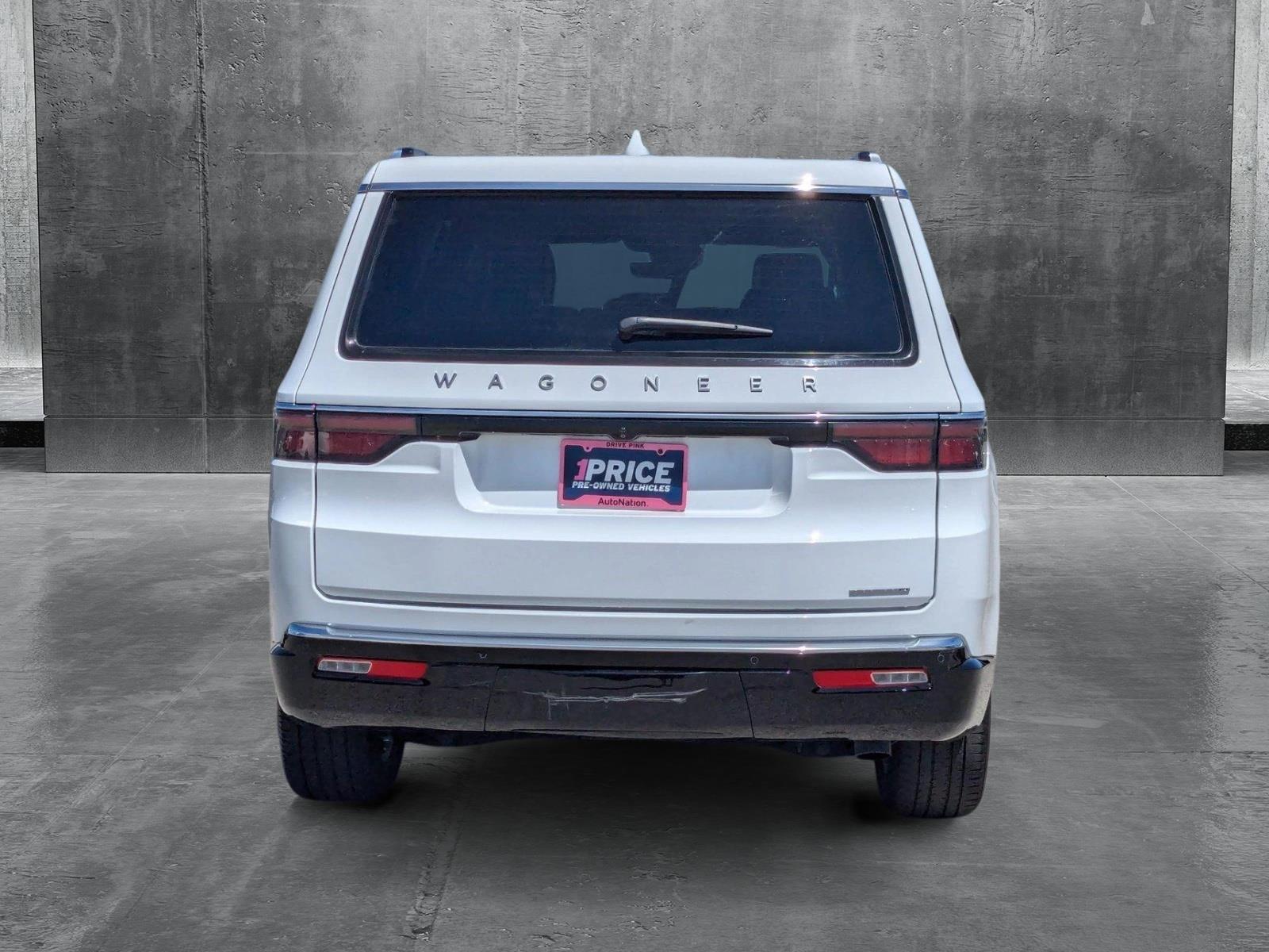 2023 Jeep Wagoneer Vehicle Photo in Valencia, CA 91355