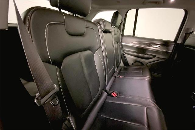 2023 Jeep Grand Cherokee Vehicle Photo in Kansas City, MO 64114