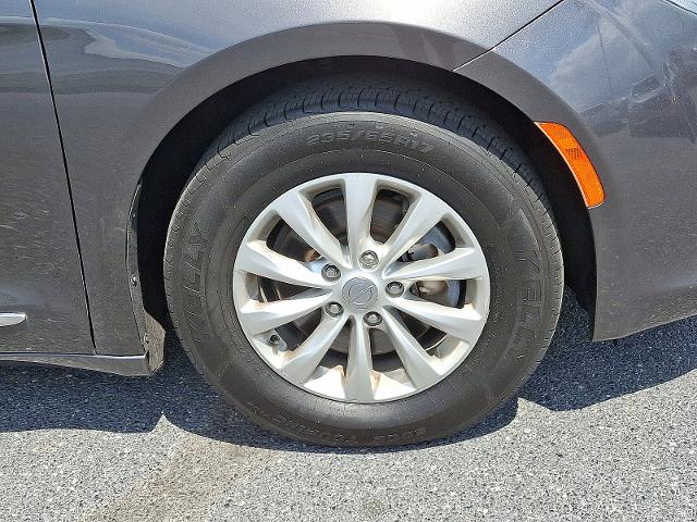 2019 Chrysler Pacifica Vehicle Photo in HARRISBURG, PA 17111-1033