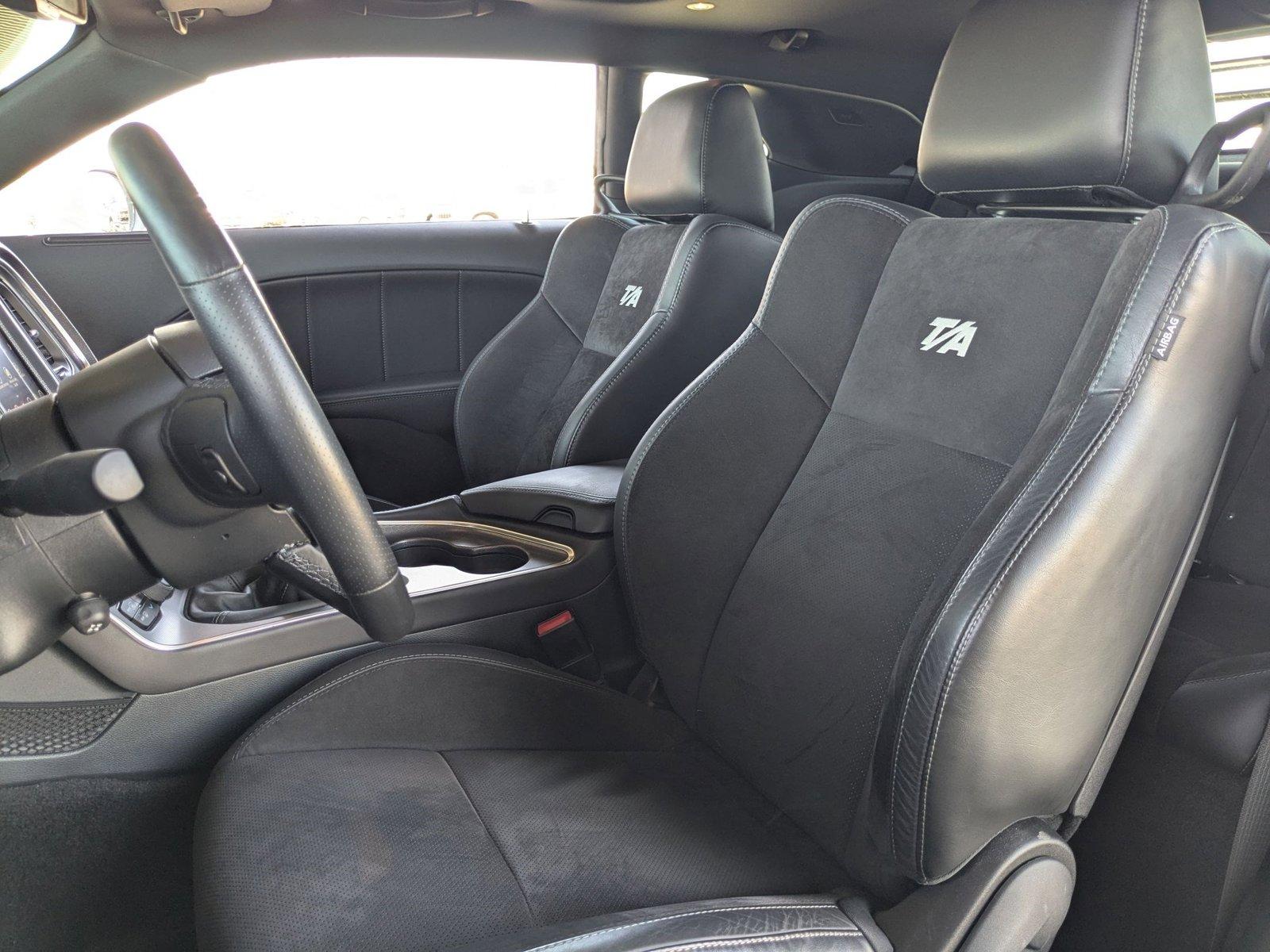 2017 Dodge Challenger Vehicle Photo in Valencia, CA 91355