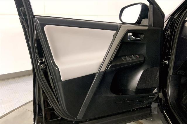 2017 Toyota RAV4 Vehicle Photo in Lees Summit, MO 64086
