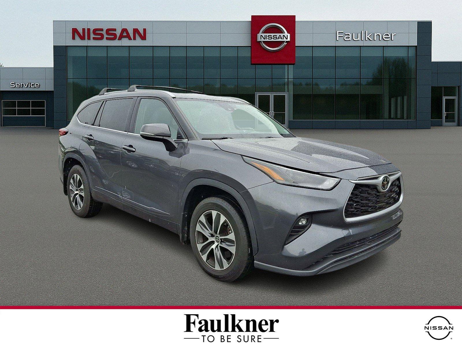 Used 2022 Toyota Highlander XLE with VIN 5TDGZRBH9NS574631 for sale in Mechanicsburg, PA