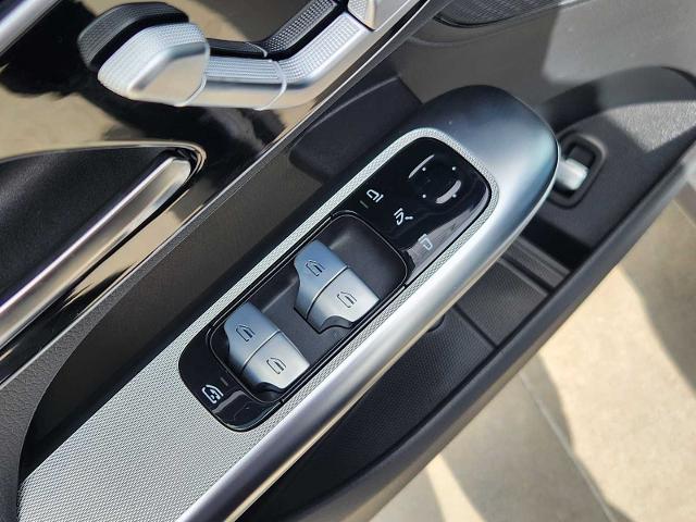 2025 Mercedes-Benz GLC Vehicle Photo in HOUSTON, TX 77079