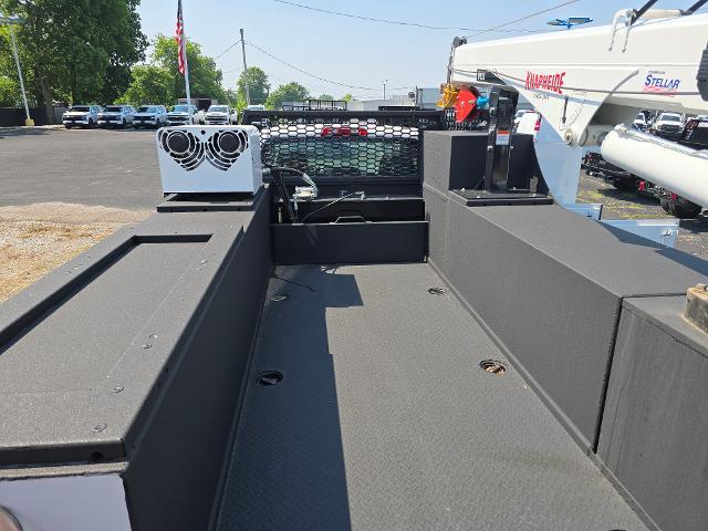2024 Chevrolet Silverado Chassis Cab Vehicle Photo in INDEPENDENCE, MO 64055-1314