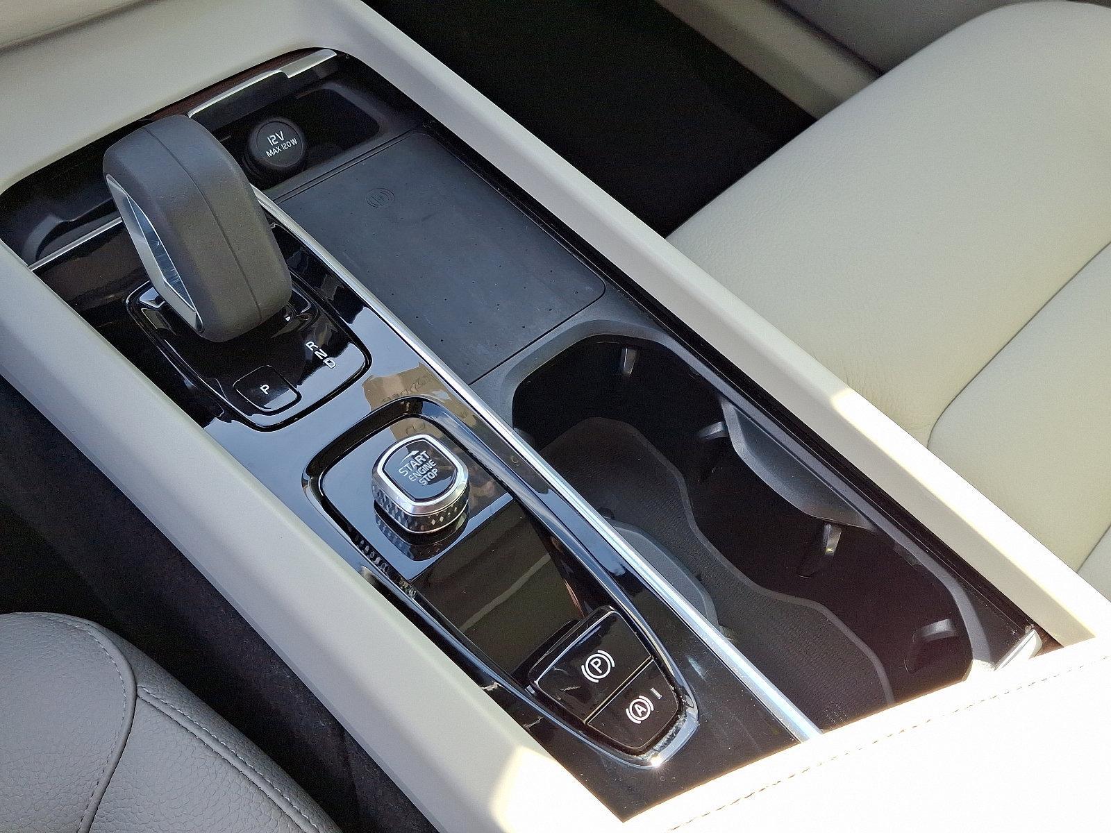 2022 Volvo XC60 Vehicle Photo in Trevose, PA 19053