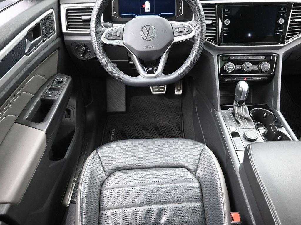 2023 Volkswagen Atlas Vehicle Photo in Marion, IA 52302
