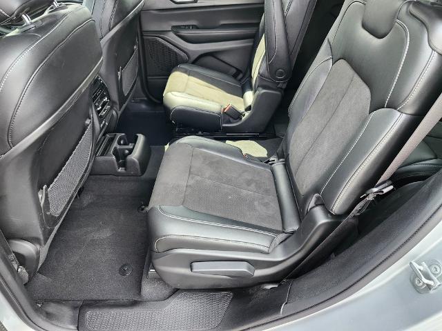 2023 Jeep Grand Cherokee L Vehicle Photo in GREEN BAY, WI 54304-5303