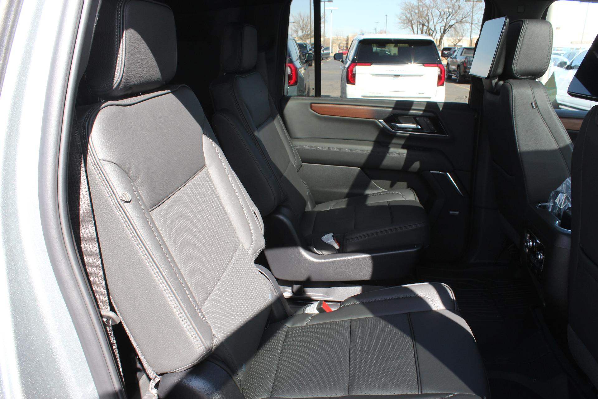 2025 GMC Yukon XL Vehicle Photo in AURORA, CO 80012-4011